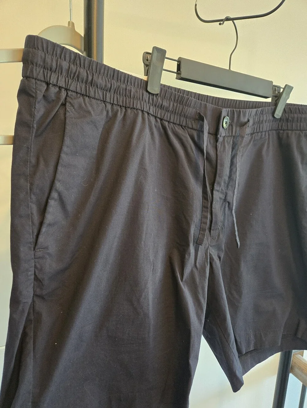 New. H&M Men’s XXL Black Pull-On Shorts – Regular Fit